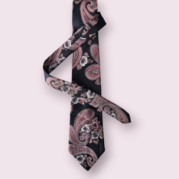 Vintage Halston III Necktie Men's Silk Floral Tie Black with flowers - Picture 2 of 4